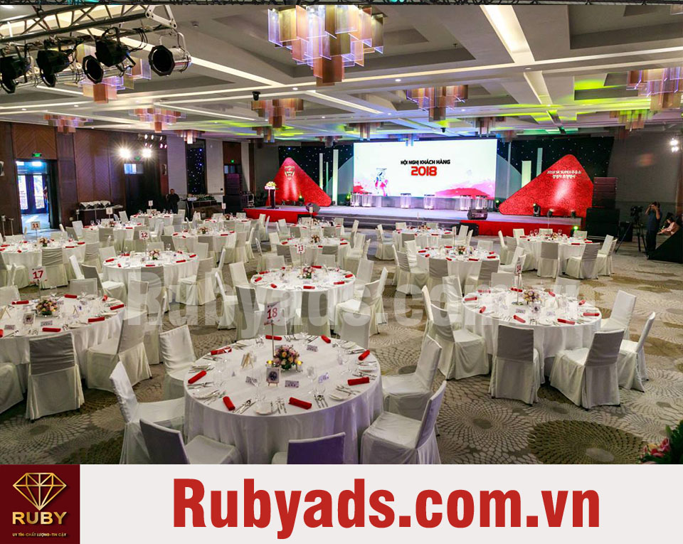 Dịch vụ thuê bàn ghế giá rẻ tại Rubyads