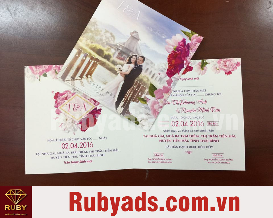 mau thiep cuoi toi gian 2021