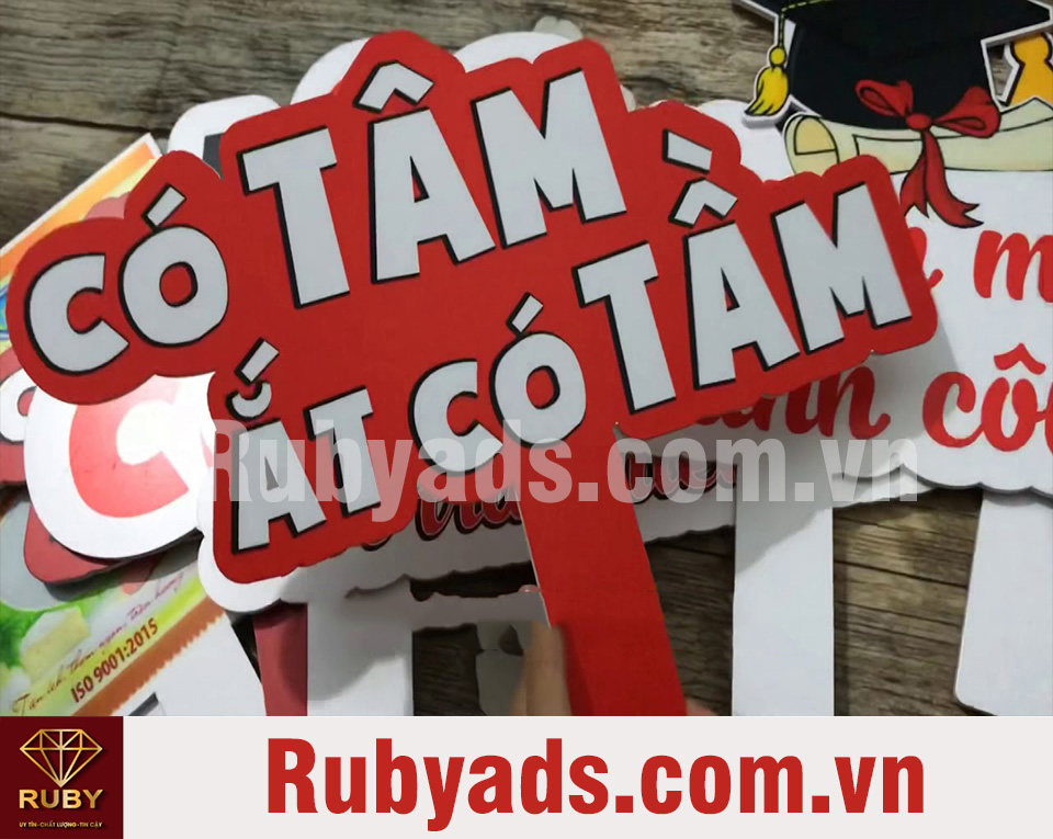 Dịch vụ in hashtag cầm tay tại Quận 7 uy tín - chất lượng