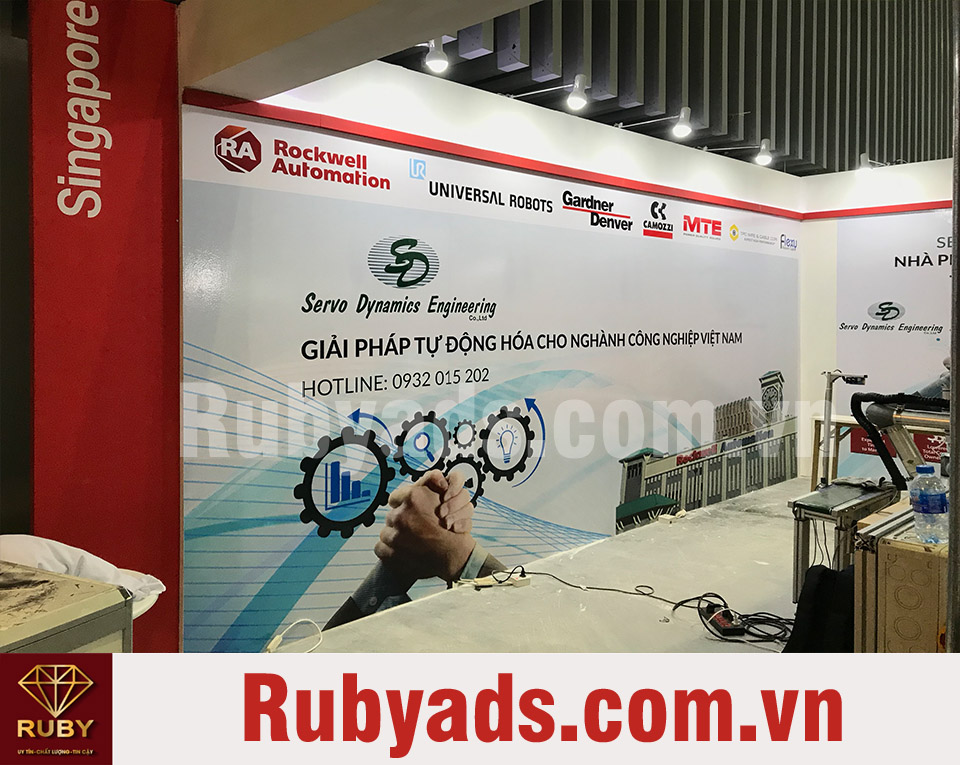 Backdrop giữ được sự nguyên bản.