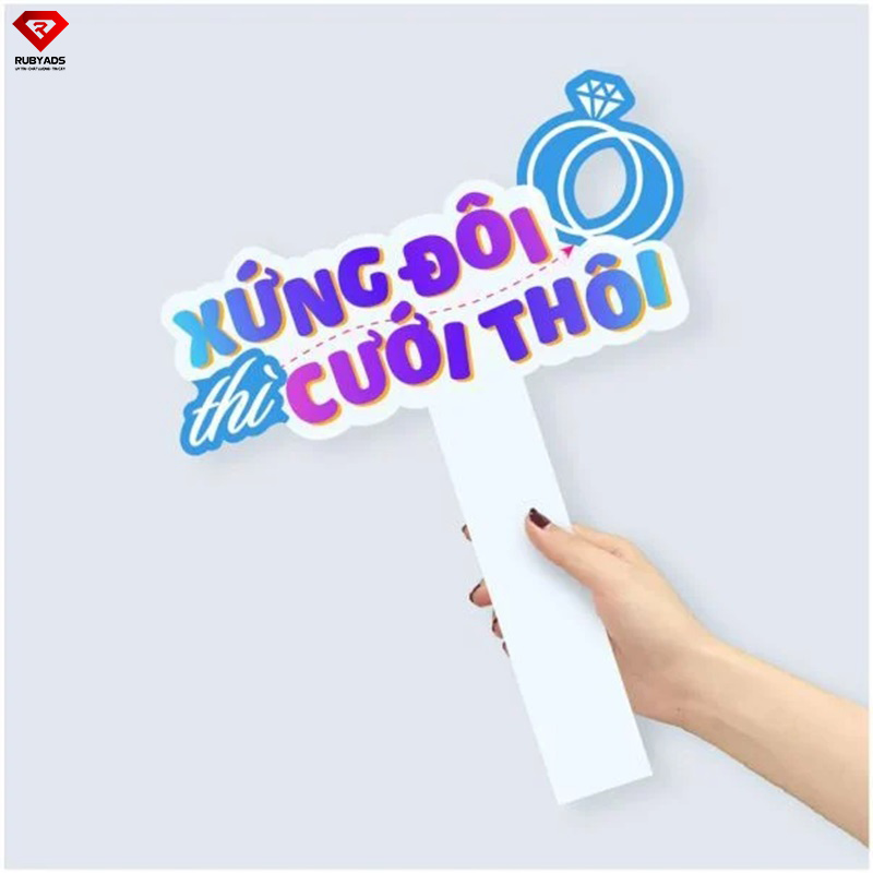 hashtag cầm tay cưới