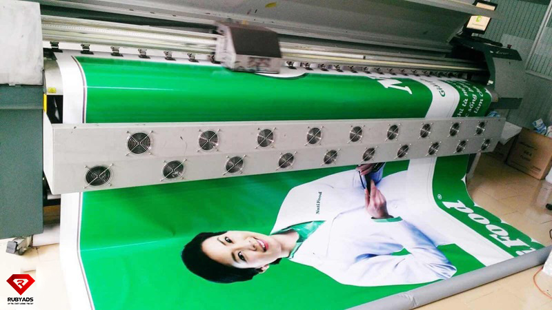 In bạt quảng cáo bao nhiêu tiền 1m2? Bảng giá chi tiết và các yếu tố ảnh hưởng