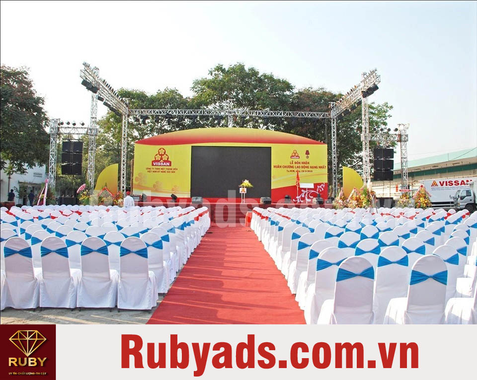 cho thuê sân khấu tổ chức sự kiện ngoài trời