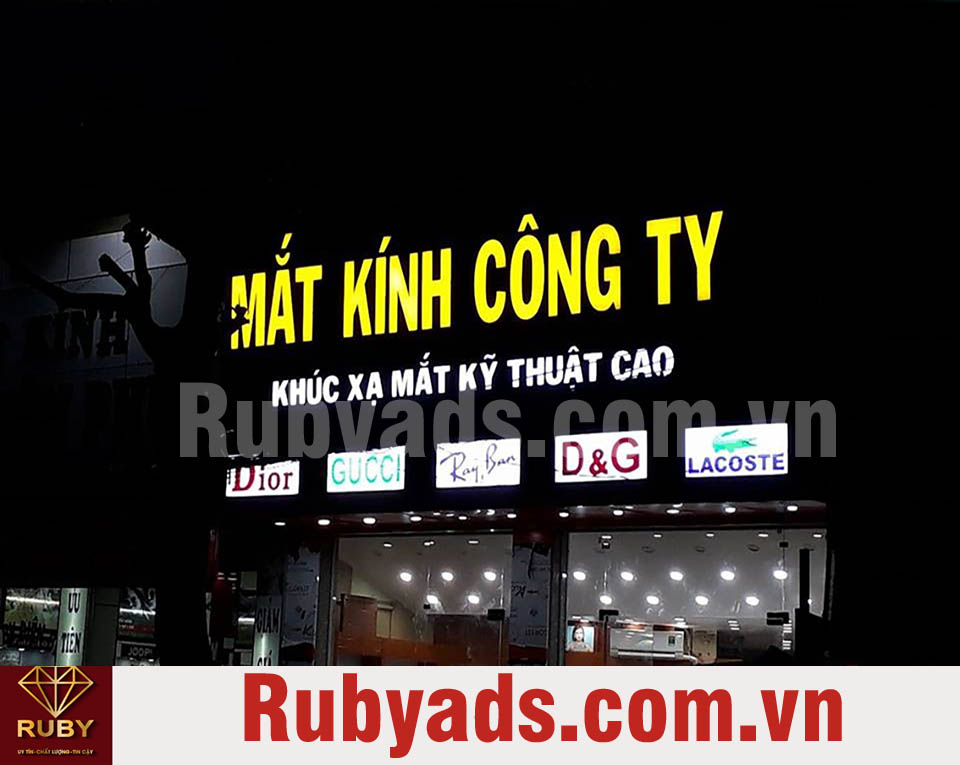 Thiết kế bảng hiệu cửa hàng mắt kính cần lưu ý gì?