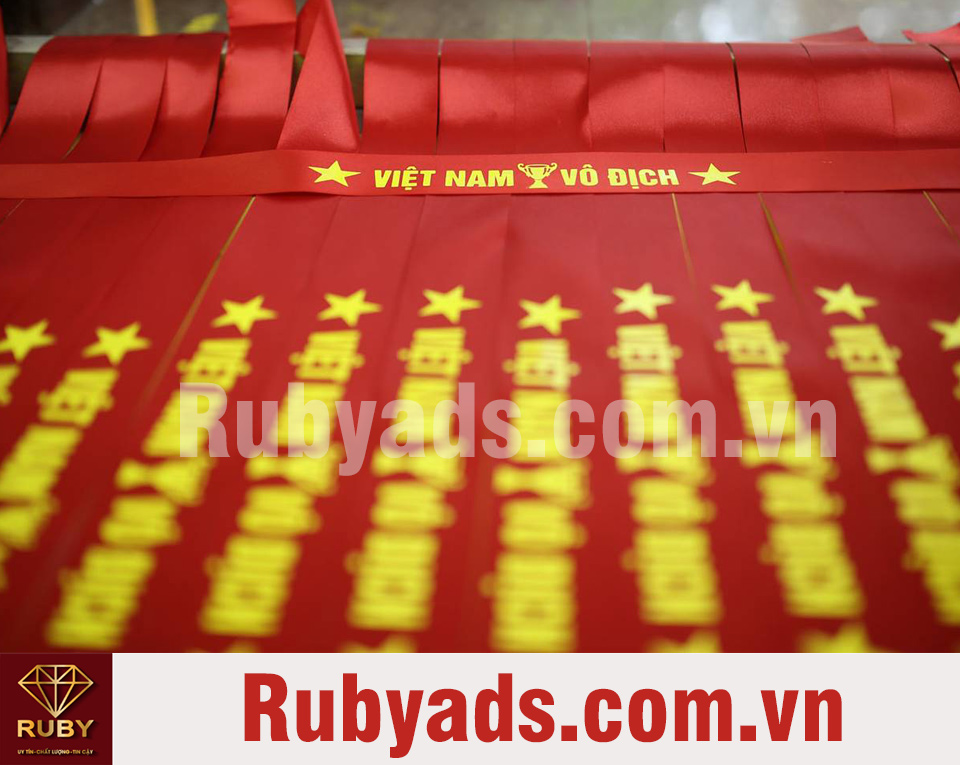 Giá in băng rôn vải