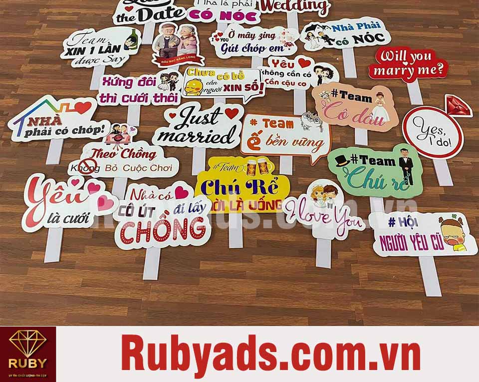 Bảng giá in hashtag cầm tay