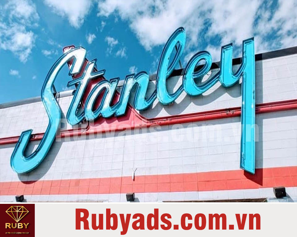 Thiết kế bảng hiệu quảng cáo