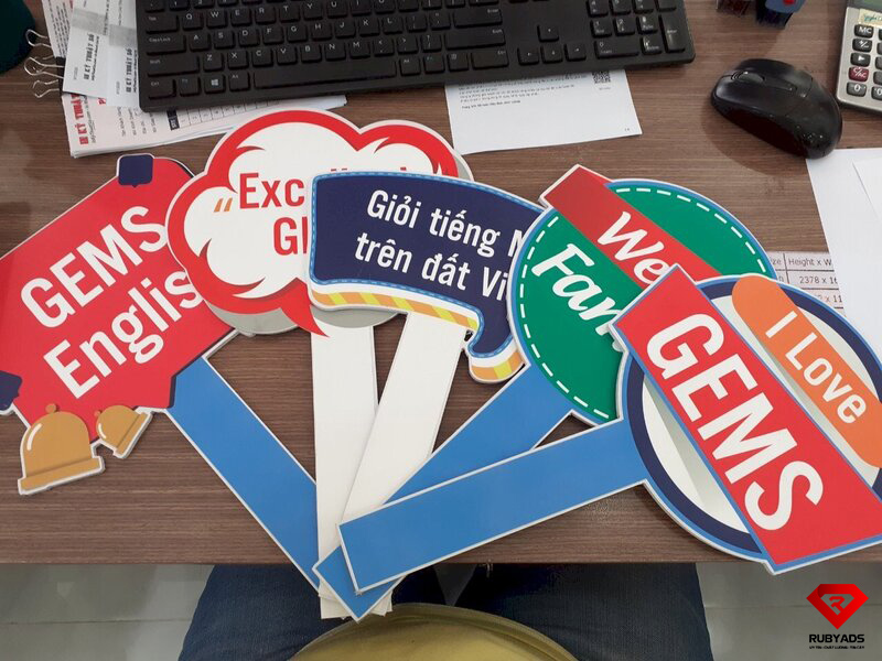 hashtag cầm tay tiếp sức mùa thi