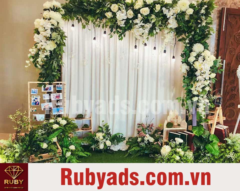 backdrop in tren vai