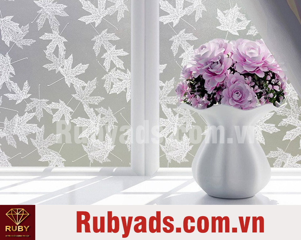 In decal dán kính chuyên nghiệp tại Rubyads.com.vn