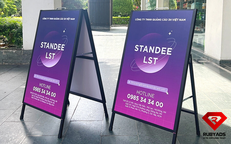 in standee ngoài trời