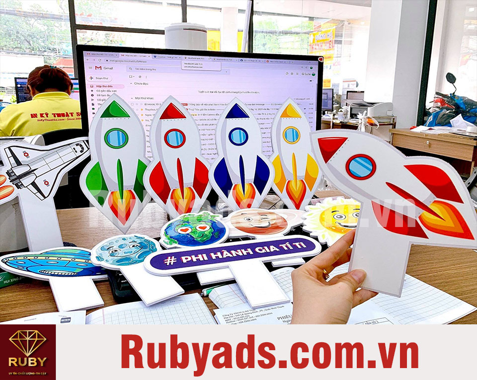 Dịch vụ in hashtag cầm tay tại Quận 1 giá siêu ưu đãi